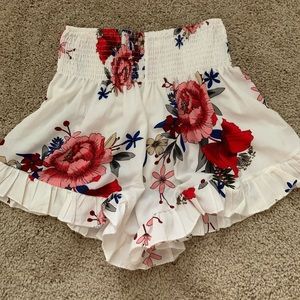Floral flowy shorts⭐️